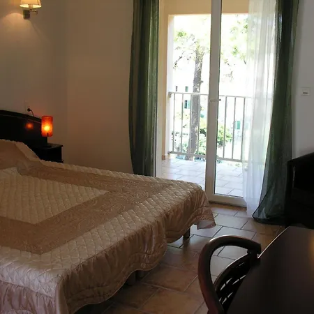 Hotel-restaurant Le Vieux Moulin Чентури