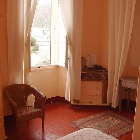 Hotel-restaurant Le Vieux Moulin Чентури